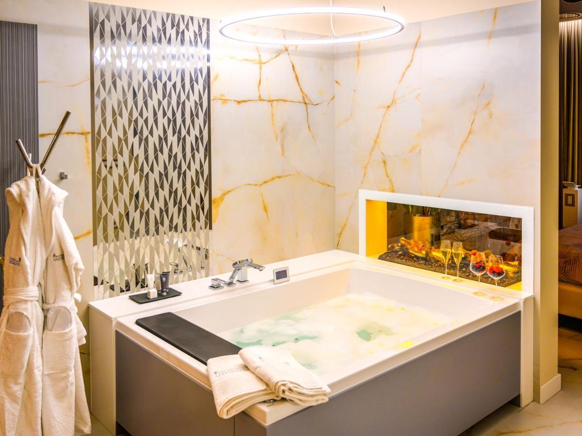 Pietryna Apartments Luxury - Sauna , Jacuzzi , Bezposrednio Przy Ul Piotrkowskiej 罗兹 外观 照片