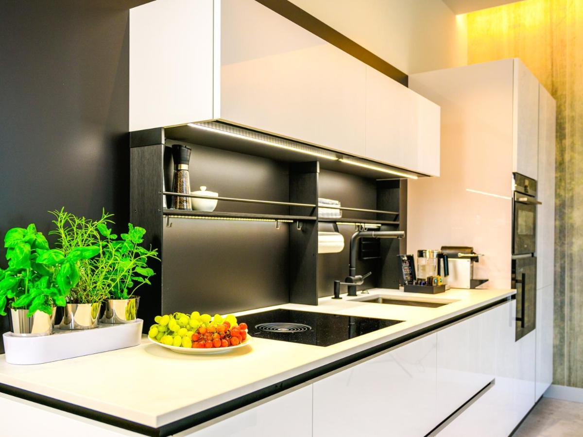 Pietryna Apartments Luxury - Sauna , Jacuzzi , Bezposrednio Przy Ul Piotrkowskiej 罗兹 外观 照片