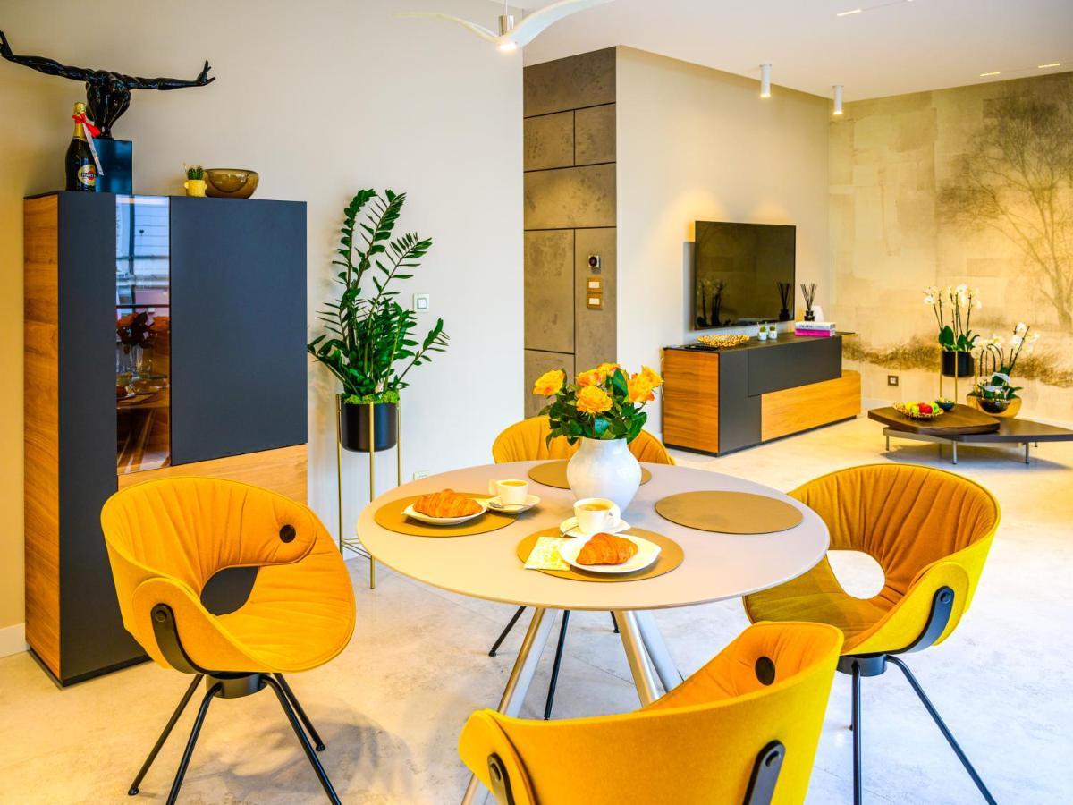 Pietryna Apartments Luxury - Sauna , Jacuzzi , Bezposrednio Przy Ul Piotrkowskiej 罗兹 外观 照片