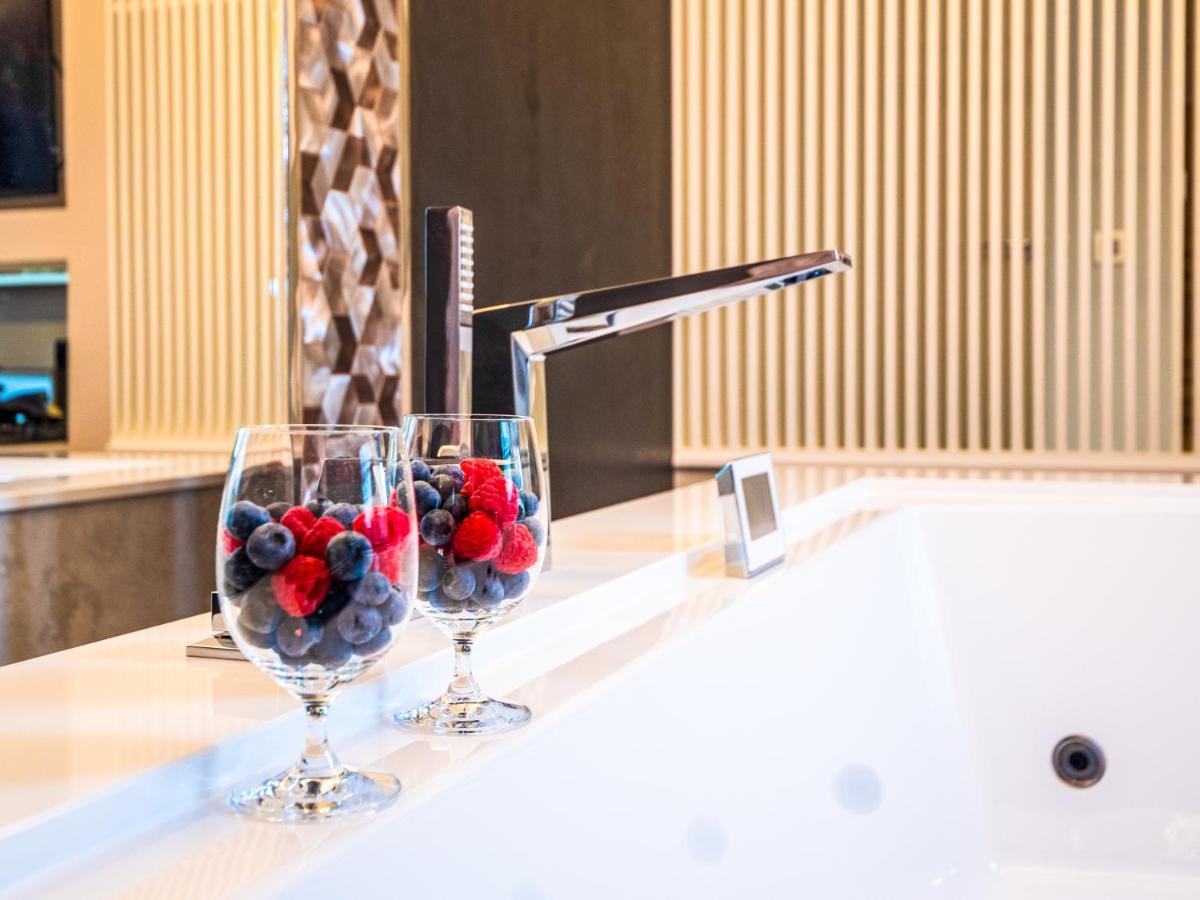 Pietryna Apartments Luxury - Sauna , Jacuzzi , Bezposrednio Przy Ul Piotrkowskiej 罗兹 外观 照片