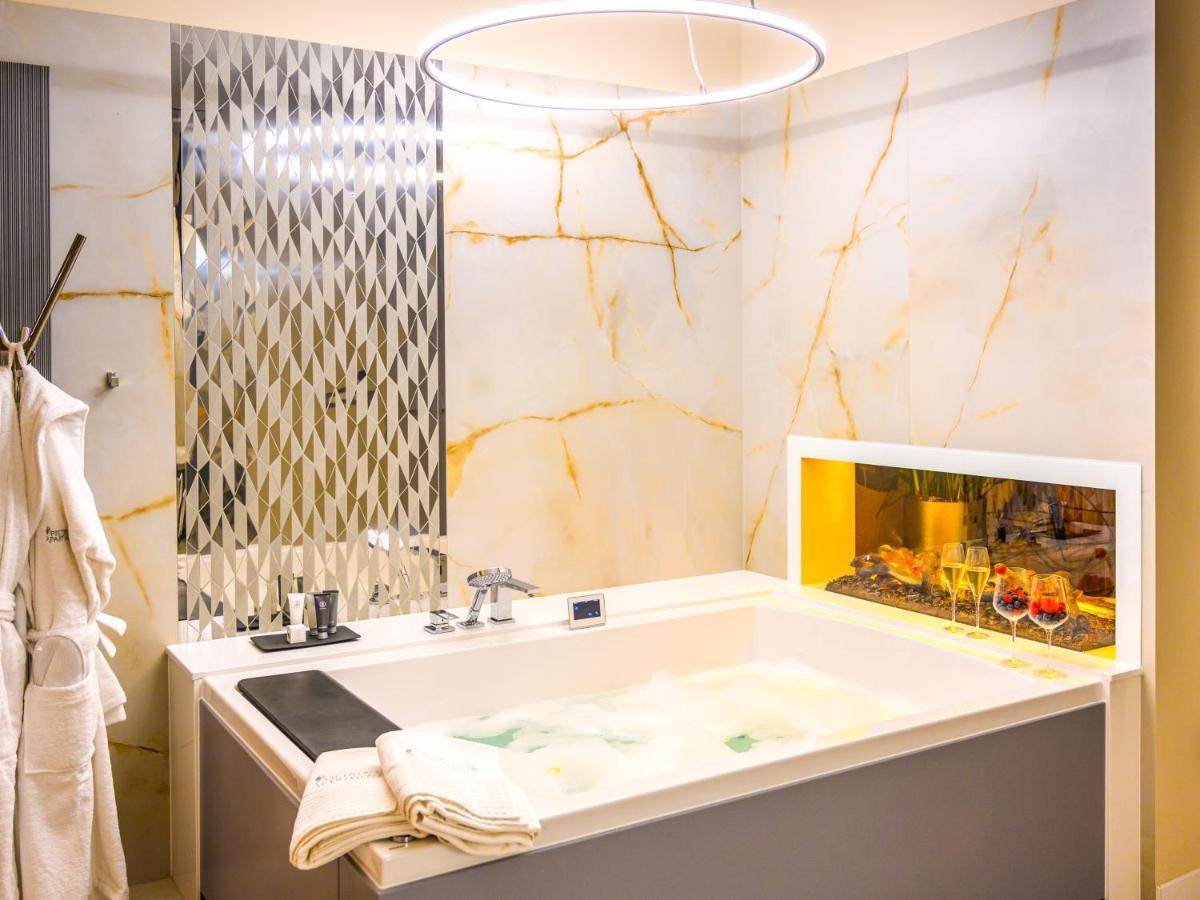 Pietryna Apartments Luxury - Sauna , Jacuzzi , Bezposrednio Przy Ul Piotrkowskiej 罗兹 外观 照片